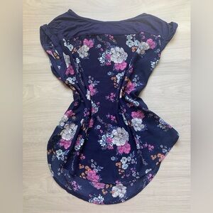 Like New Pink Rose Navy Floral Shirt 💙🌸